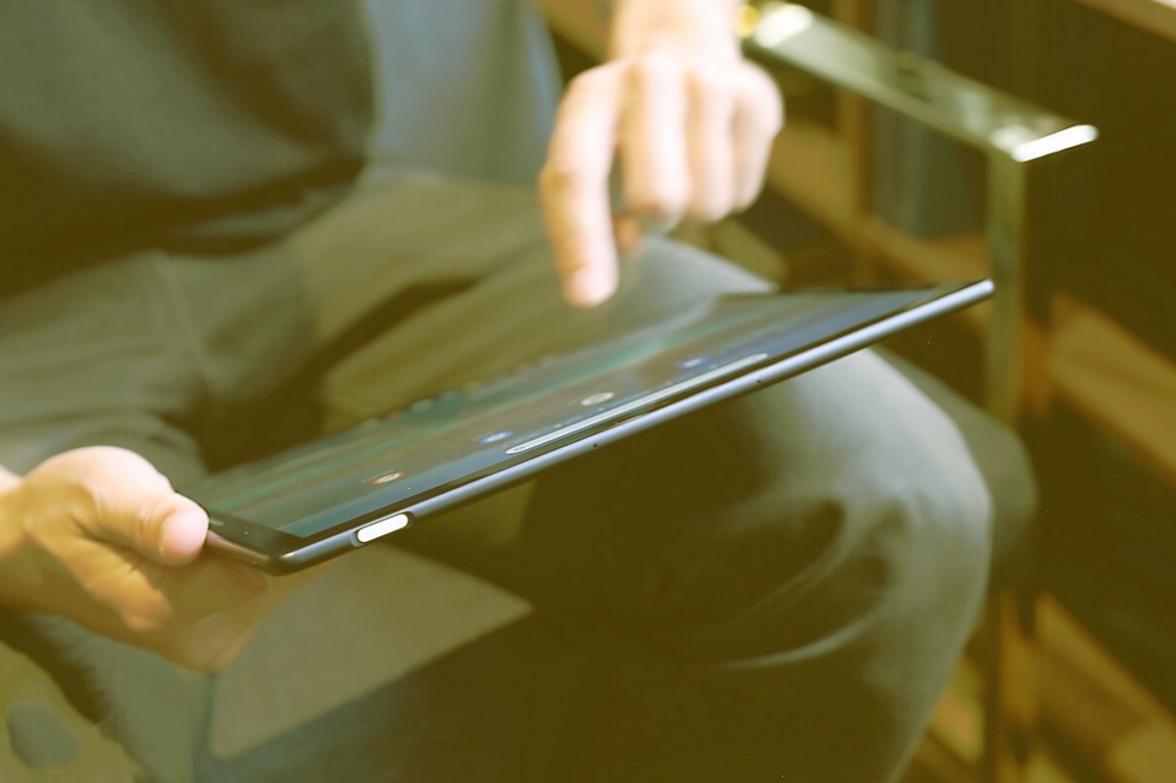 Structured masterclass materials showing clear step-by-step techniques